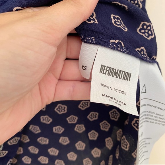 Reformation Floral V Neck Navy Blouse XS - Picture 4 of 6